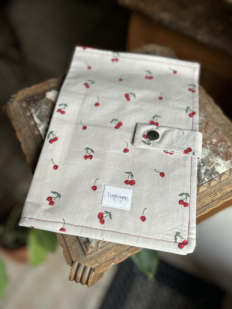 Pochette à carnet de santé Cerise